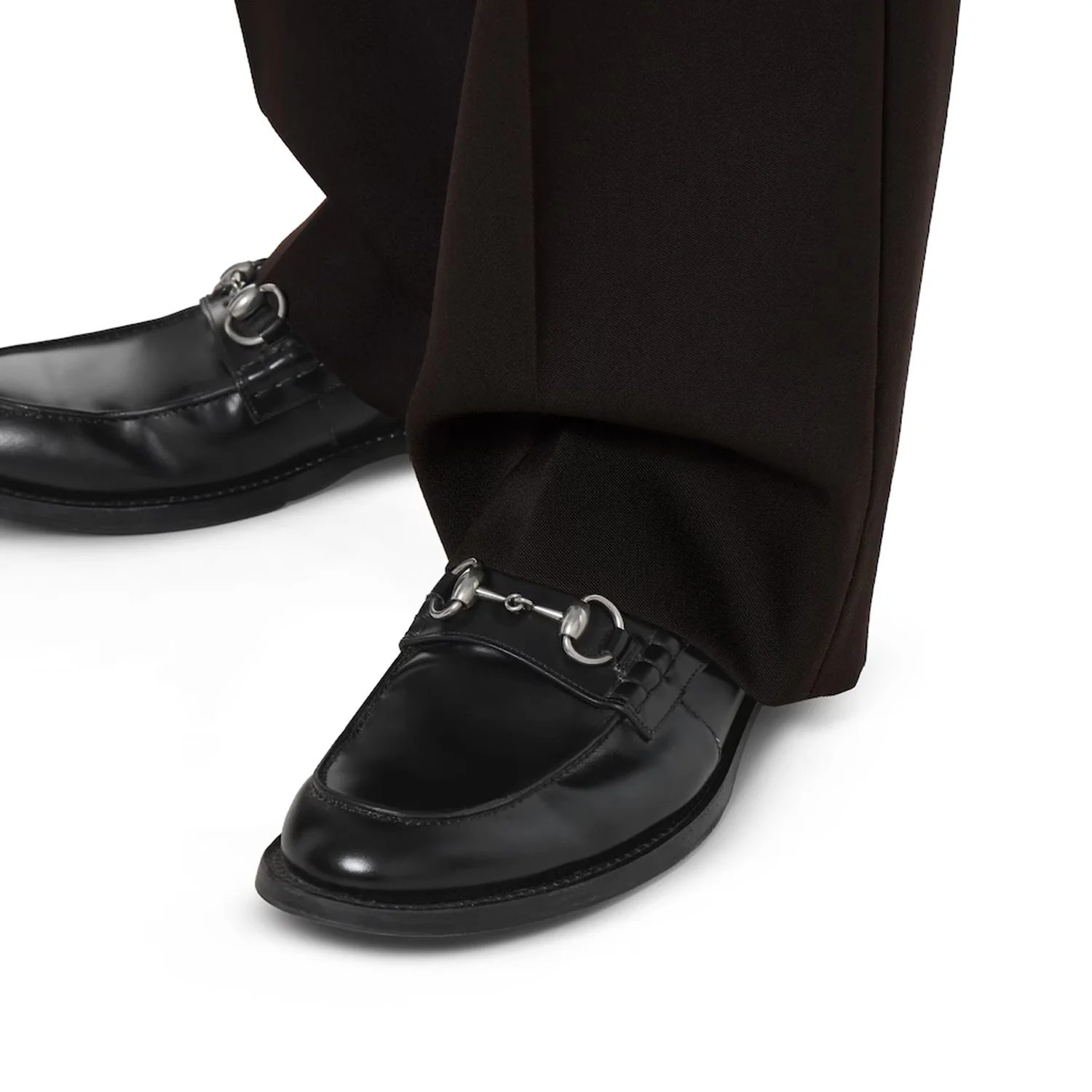 Gucci Signature Loafer With Horsebit Exudes Classic Loafer - Image 4