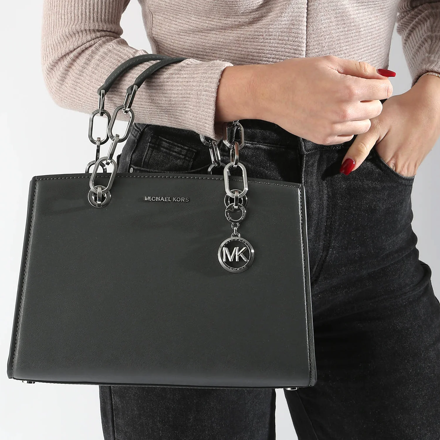 Medium Cynthia Logo Lettering Tote Bag - Image 10