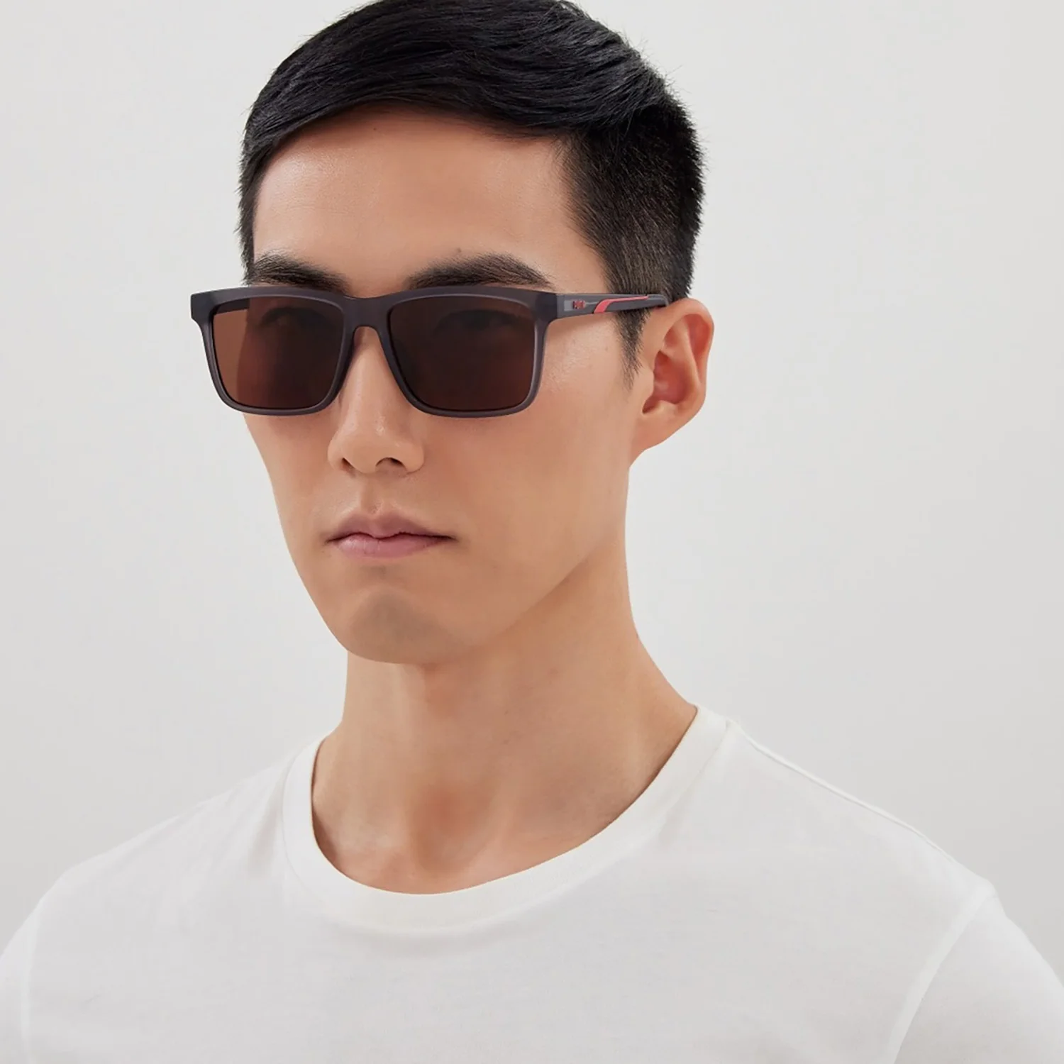 Essential Sporty mask-like shape - Image 4