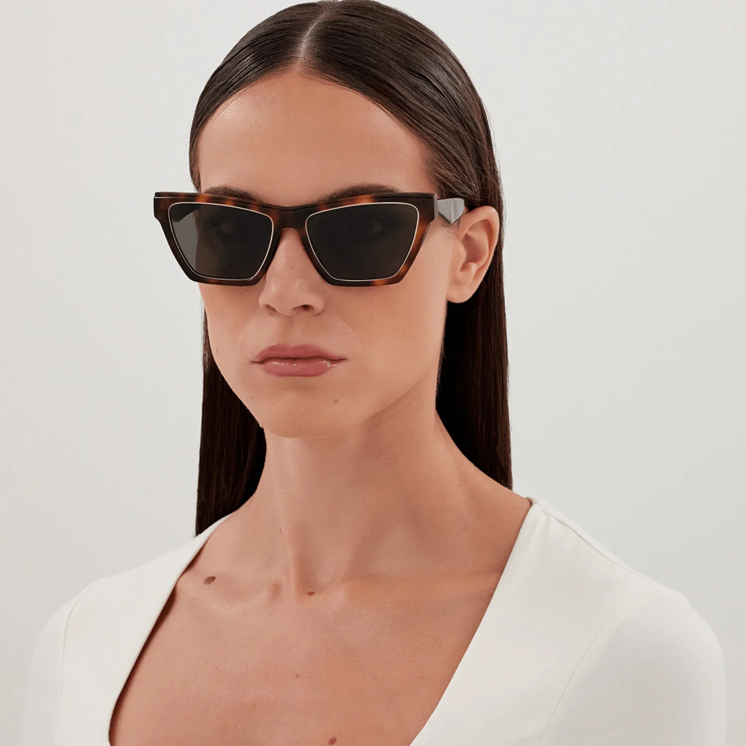 MONOGRAM strong feminine cat eye shape - Image 5